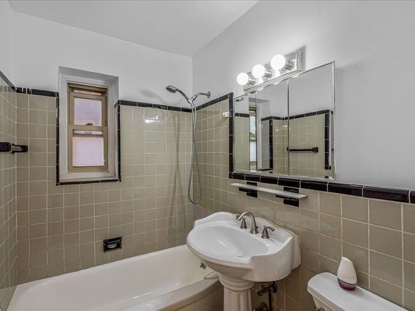 144-55 Melbourne Ave 2F, Flushing NY 11367