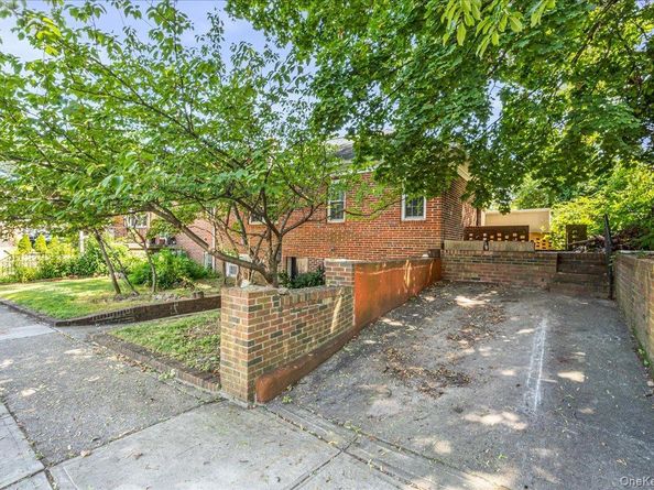 8702 188th Street, Jamaica Estates NY 11423