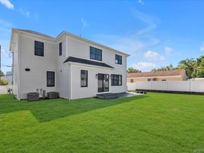 109 Greenway, Albertson NY 11507