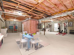 109 Greenway, Albertson NY 11507