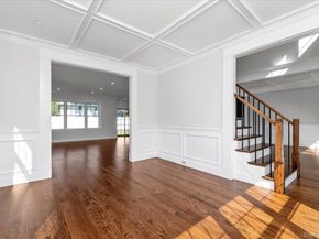 109 Greenway, Albertson NY 11507