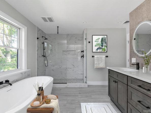 109 Greenway, Albertson NY 11507