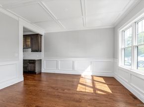 109 Greenway, Albertson NY 11507