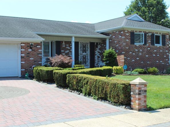 6 Winter Lane, Amityville NY 11701