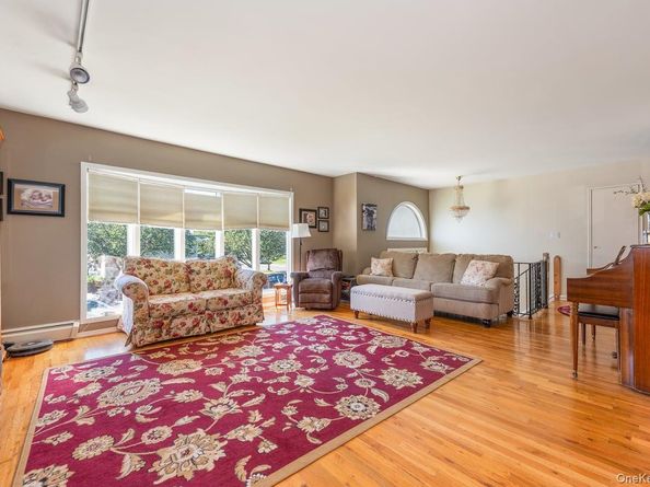 341 Green Court, Oceanside NY 11572