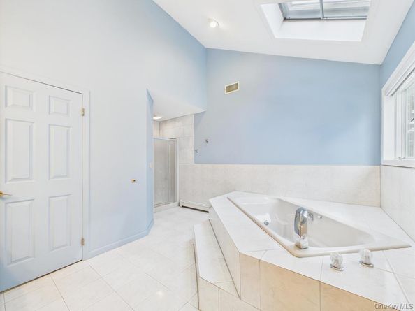 10 Cori Lane, Bohemia NY 11716