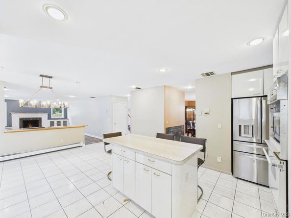 10 Cori Lane, Bohemia NY 11716