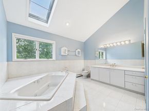 10 Cori Lane, Bohemia NY 11716