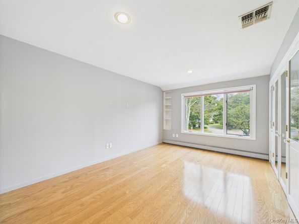 10 Cori Lane, Bohemia NY 11716