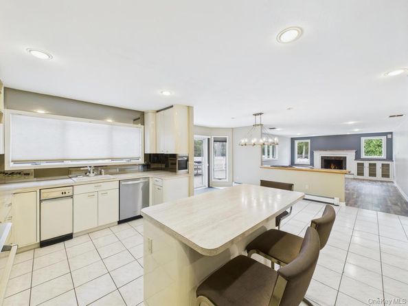 10 Cori Lane, Bohemia NY 11716