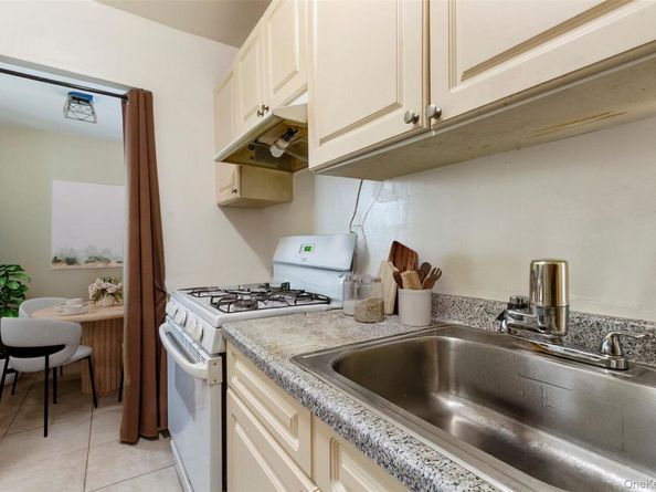 900 Midland Avenue 2E, Yonkers NY 10704