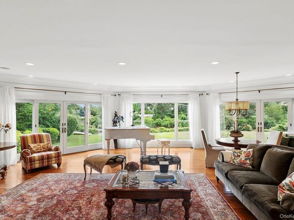 5 Woodcock Lane, Remsenburg NY 11960