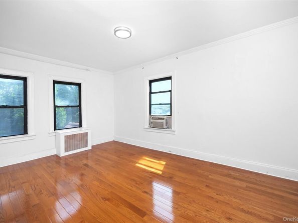6438 84th St, Middle Village NY 11379