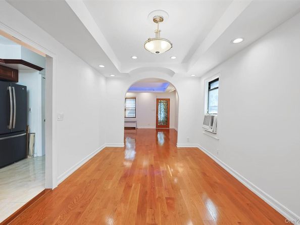 6438 84th St, Middle Village NY 11379