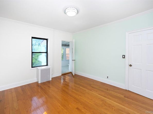 6438 84th St, Middle Village NY 11379