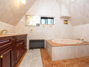 6438 84th St, Middle Village NY 11379