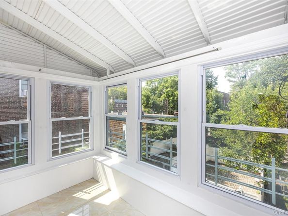 6438 84th St, Middle Village NY 11379
