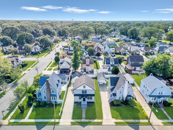 29 Dutchess Street, Freeport NY 11520