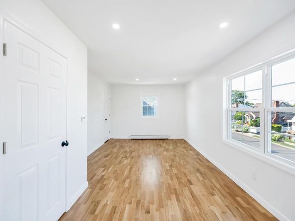 29 Dutchess Street, Freeport NY 11520