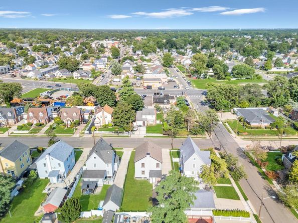 29 Dutchess Street, Freeport NY 11520