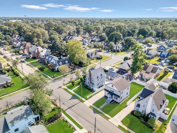 29 Dutchess Street, Freeport NY 11520