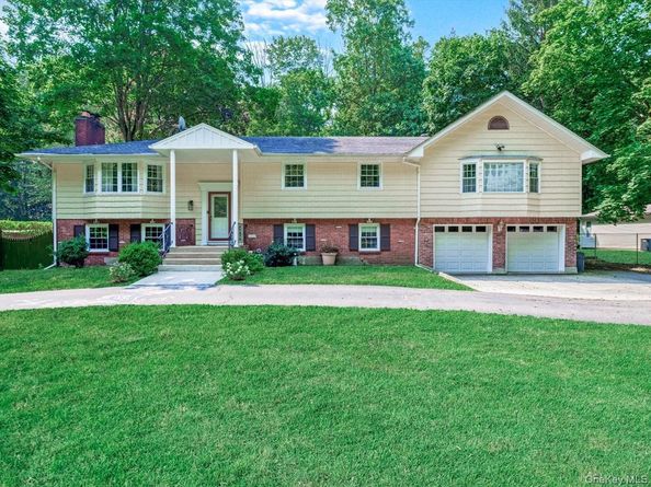 32 Southdown Road, Huntington NY 11743