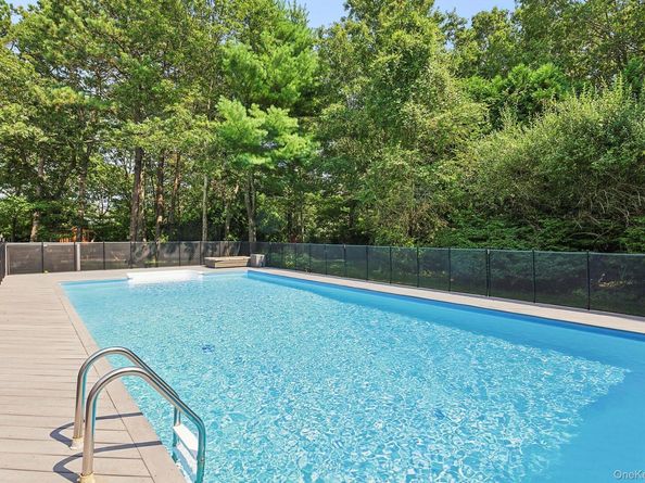 12 Honeysuckle Lane, East Quogue NY 11942