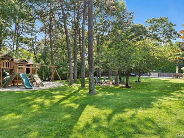 12 Honeysuckle Lane, East Quogue NY 11942