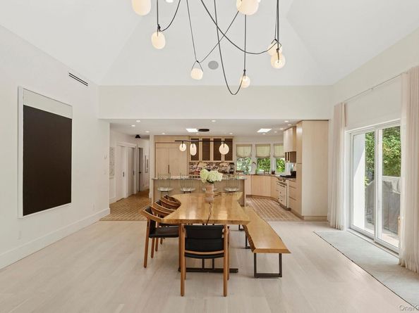 12 Honeysuckle Lane, East Quogue NY 11942