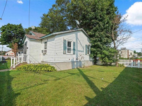 451 Babylon Turnpike, Freeport NY 11520