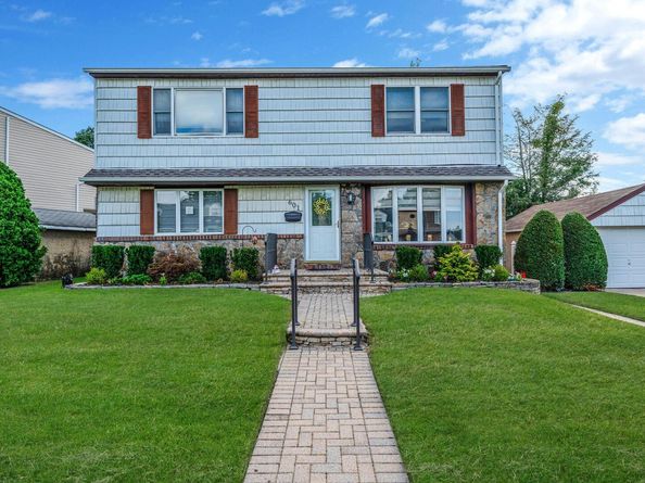 601 Bernice Road, Franklin Square NY 11010