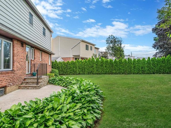 601 Bernice Road, Franklin Square NY 11010