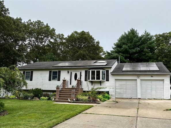 10 Joanna Place, Port Jefferson Station NY 11776