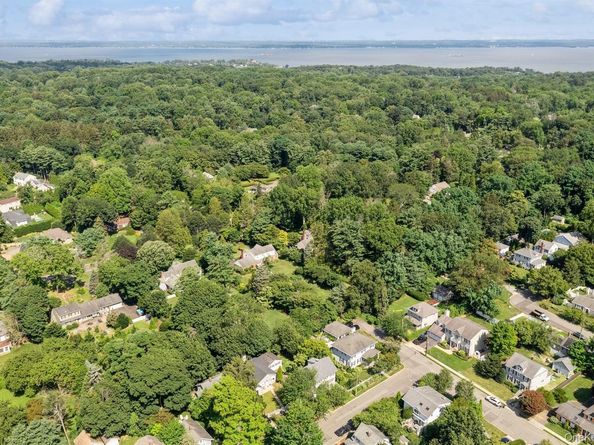 49 High Street, Locust Valley NY 11560