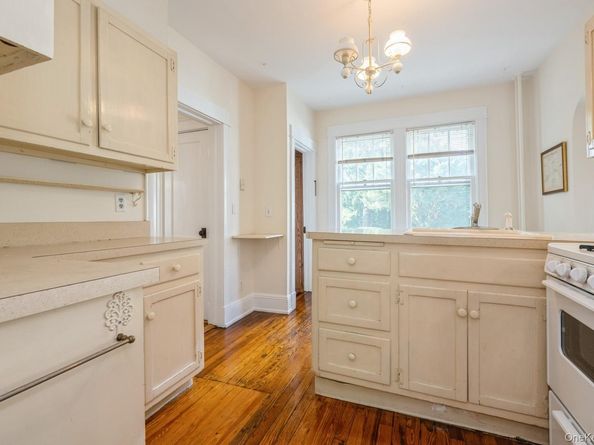 49 High Street, Locust Valley NY 11560