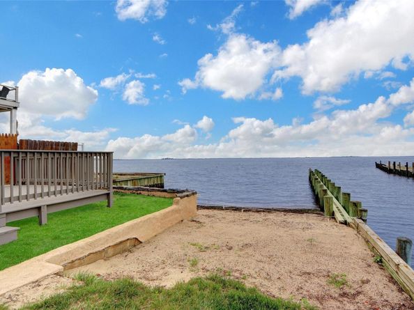 894 Bay 9th Street, West Islip NY 11795