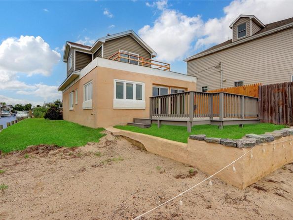 894 Bay 9th Street, West Islip NY 11795