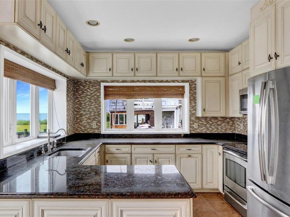 894 Bay 9th Street, West Islip NY 11795