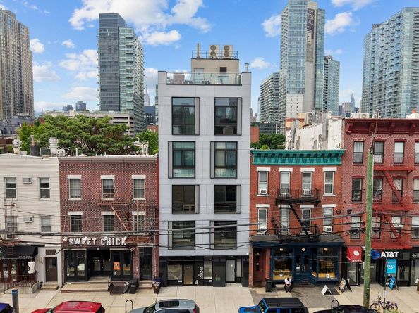 46-40 Vernon Boulevard 2B, Long Island City NY 11101