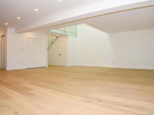 95 Woodlake Drive W 95, Woodbury NY 11797