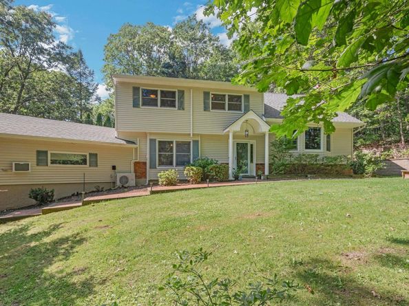 23 Whistler Hill Lane, Elwood NY 11743