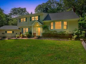 23 Whistler Hill Lane, Elwood NY 11743