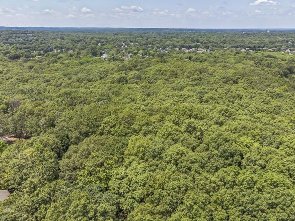 23 Whistler Hill Lane, Elwood NY 11743