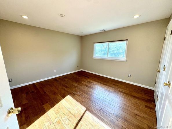 138 N Pointe Circle 138, Coram NY 11727