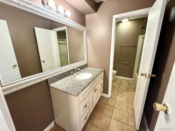 138 N Pointe Circle 138, Coram NY 11727