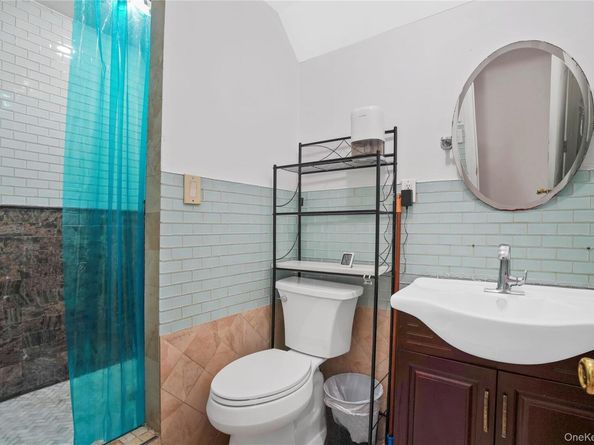 6536 Metropolitan Avenue, Middle Village NY 11379