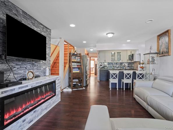 6536 Metropolitan Avenue, Middle Village NY 11379