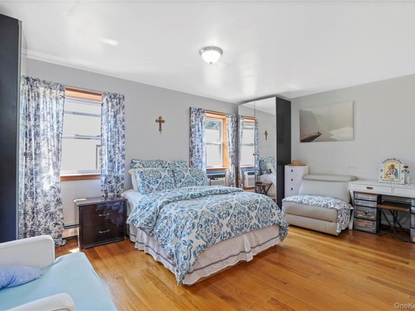 6536 Metropolitan Avenue, Middle Village NY 11379