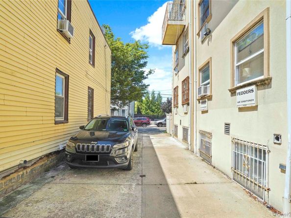 6536 Metropolitan Avenue, Middle Village NY 11379