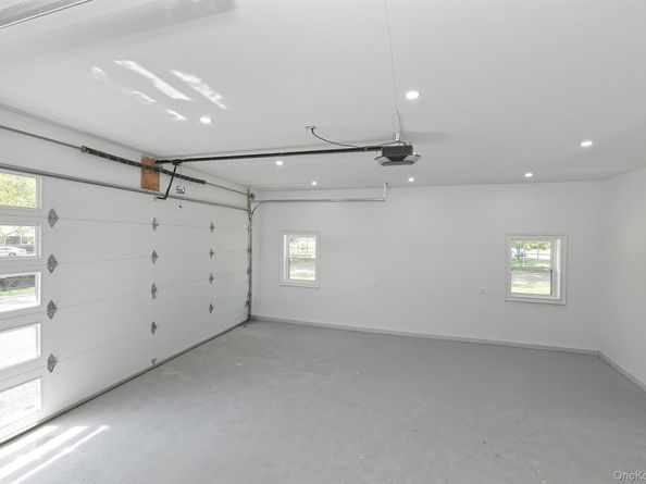 11 Edcris Lane, Huntington NY 11743
